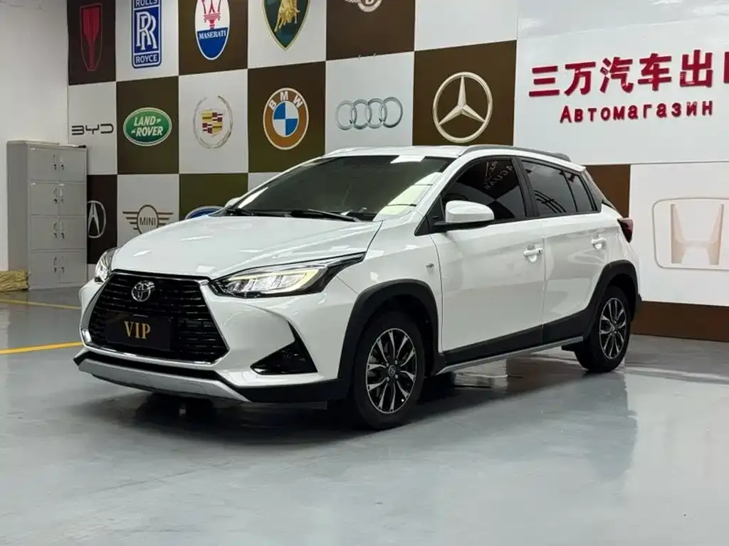 Toyota Yaris L — фото 1
