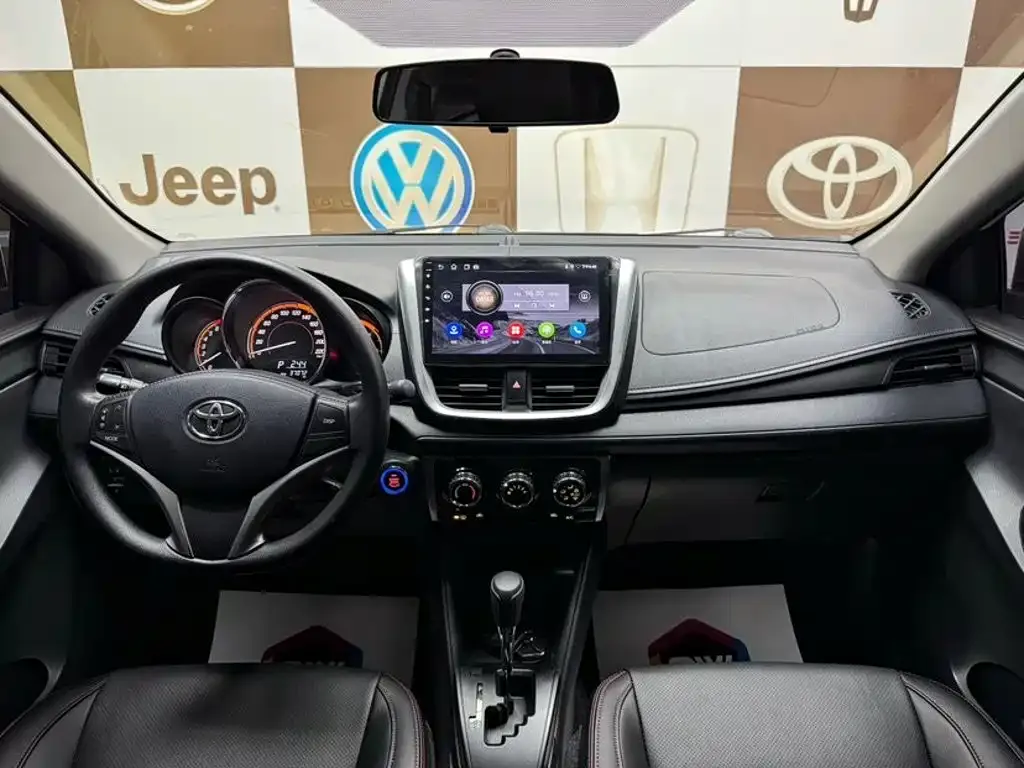 Toyota Yaris L — фото 3
