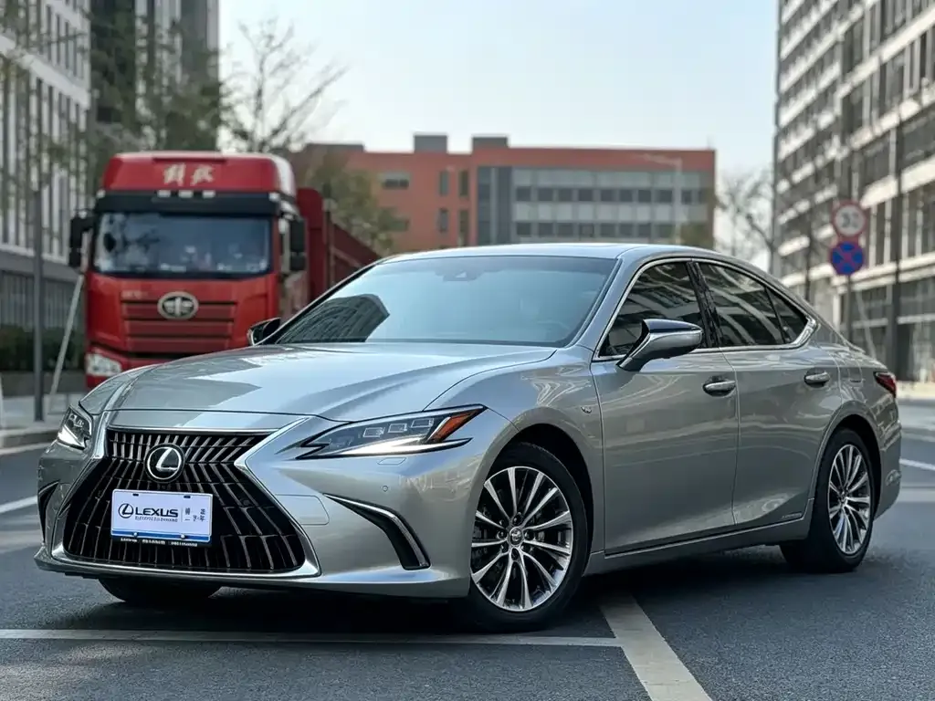Lexus ES — фото 1