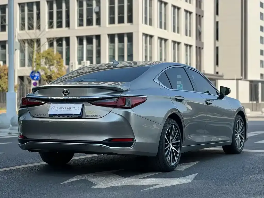 Lexus ES — фото 8