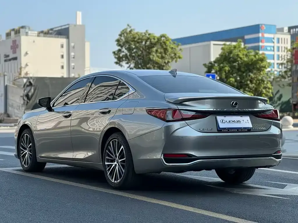 Lexus ES — фото 3