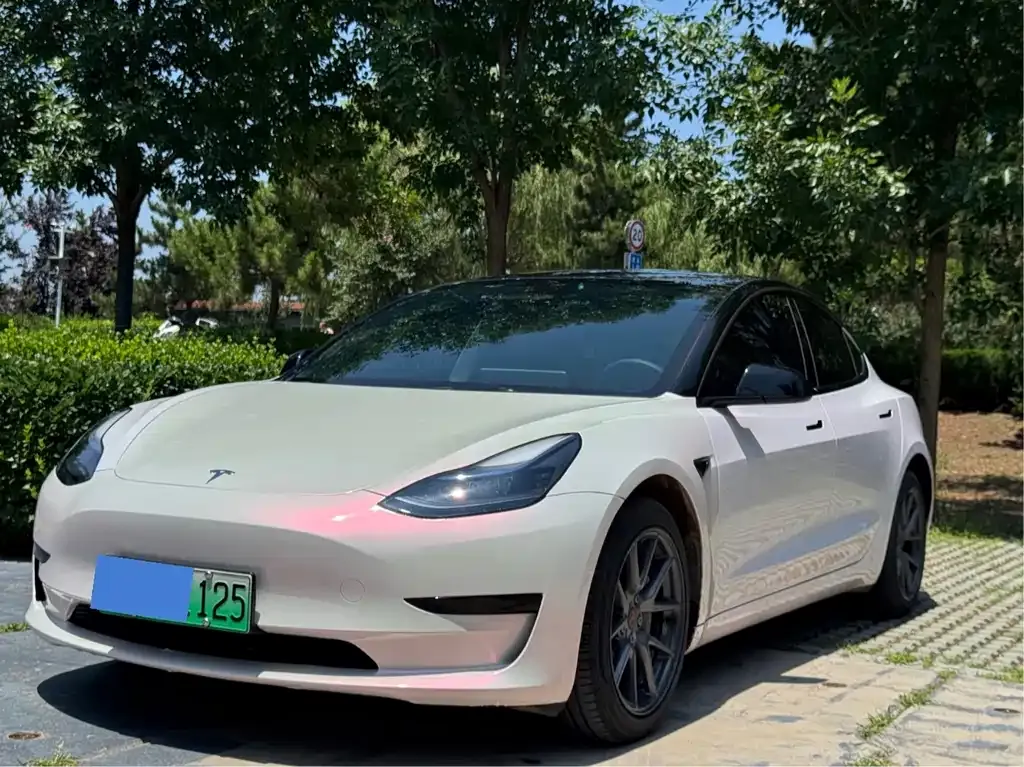 Tesla Model 3 — фото 1