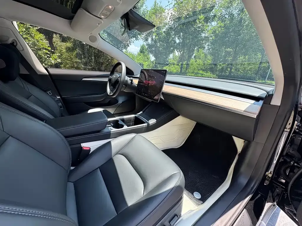 Tesla Model 3 — фото 9