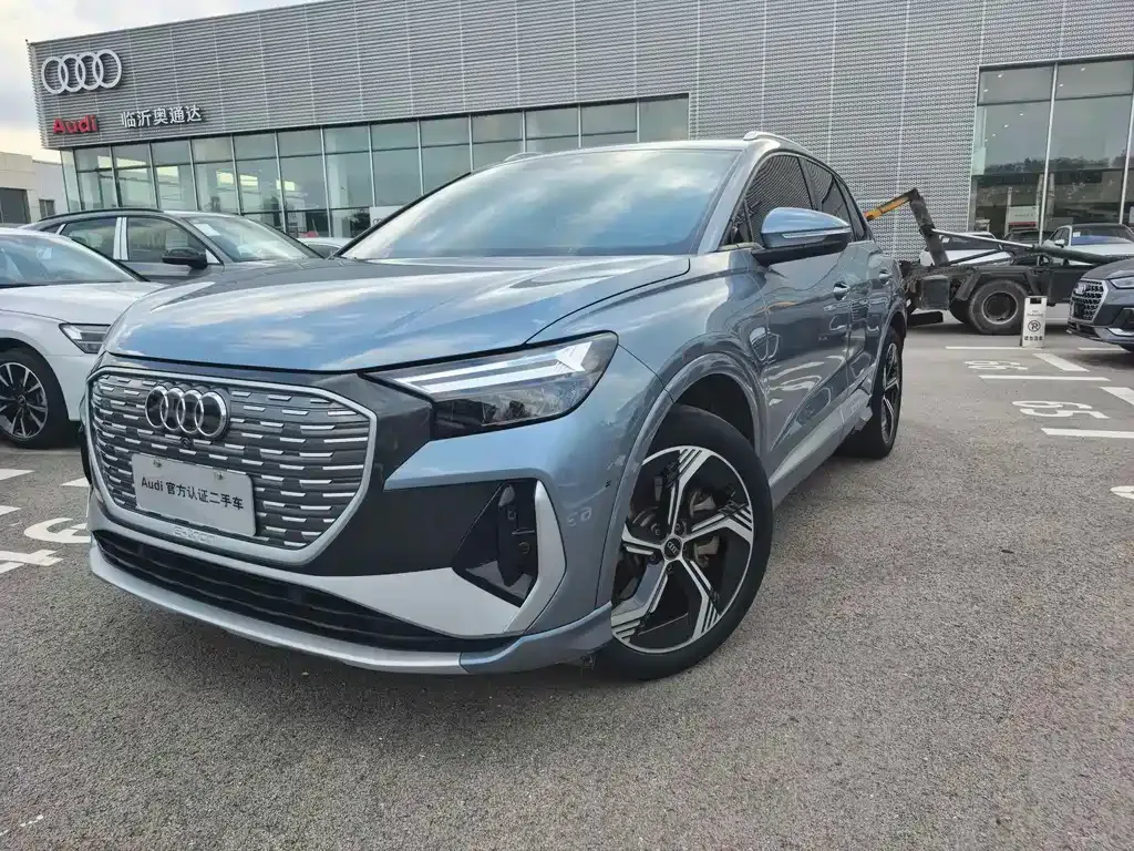 Audi Q4 e-tron — фото 1