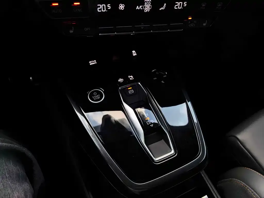 Audi Q4 e-tron — фото 2
