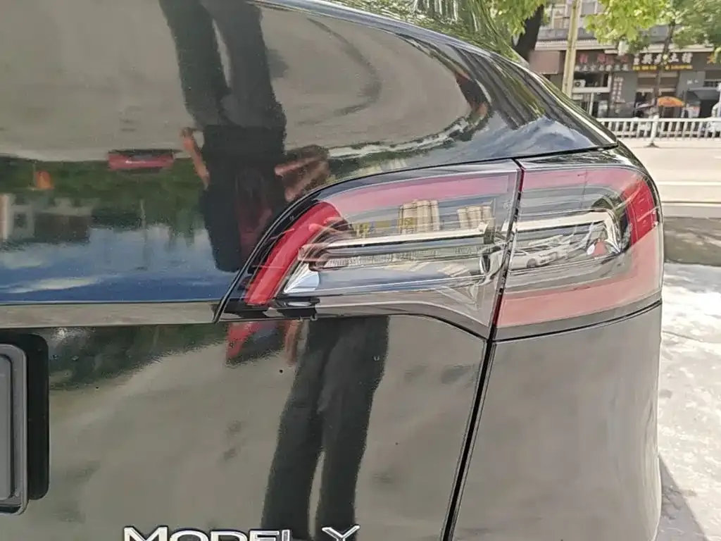 Tesla Model Y — фото 2