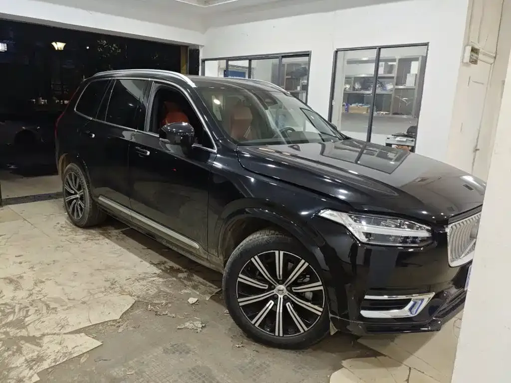 Volvo XC90 — фото 1