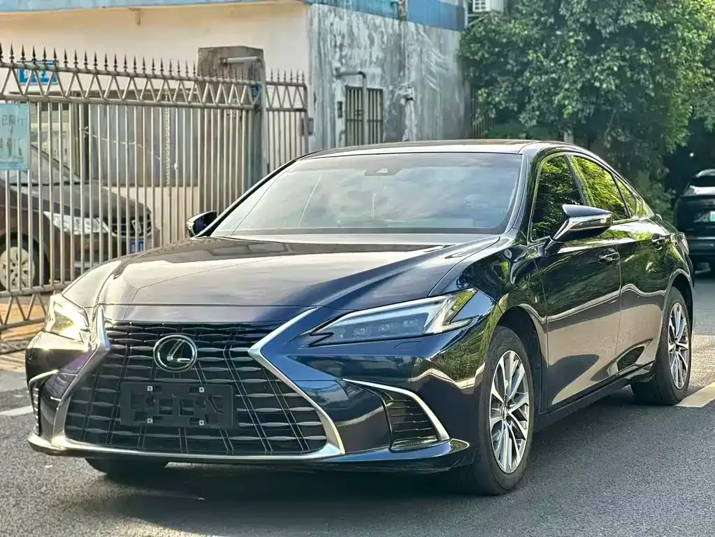 Lexus ES — фото 8
