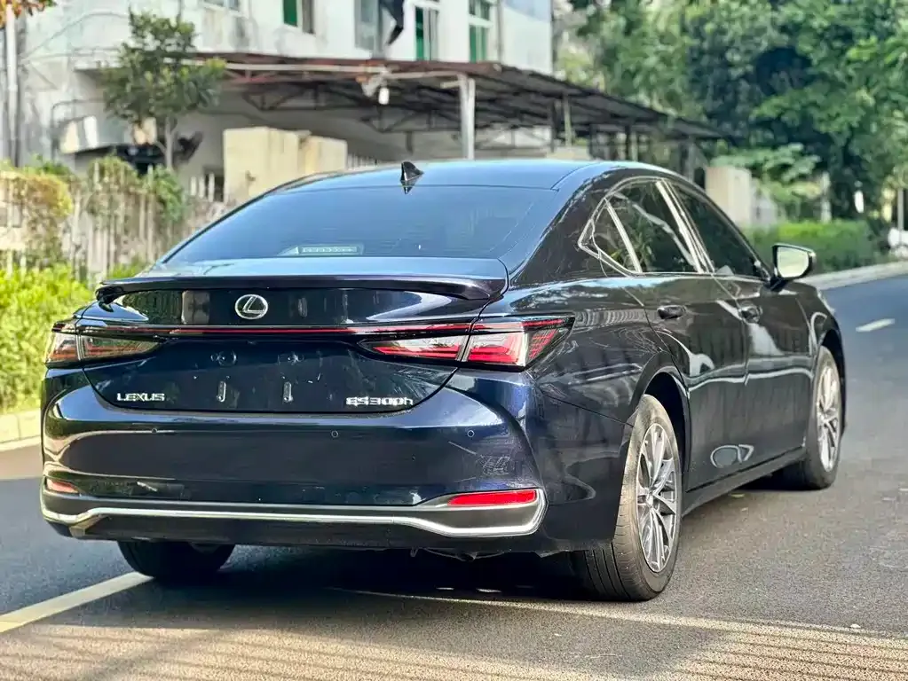 Lexus ES — фото 4
