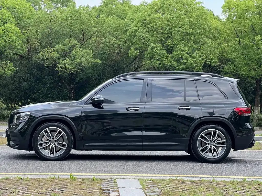 Mercedes-Benz GLB AMG — фото 7