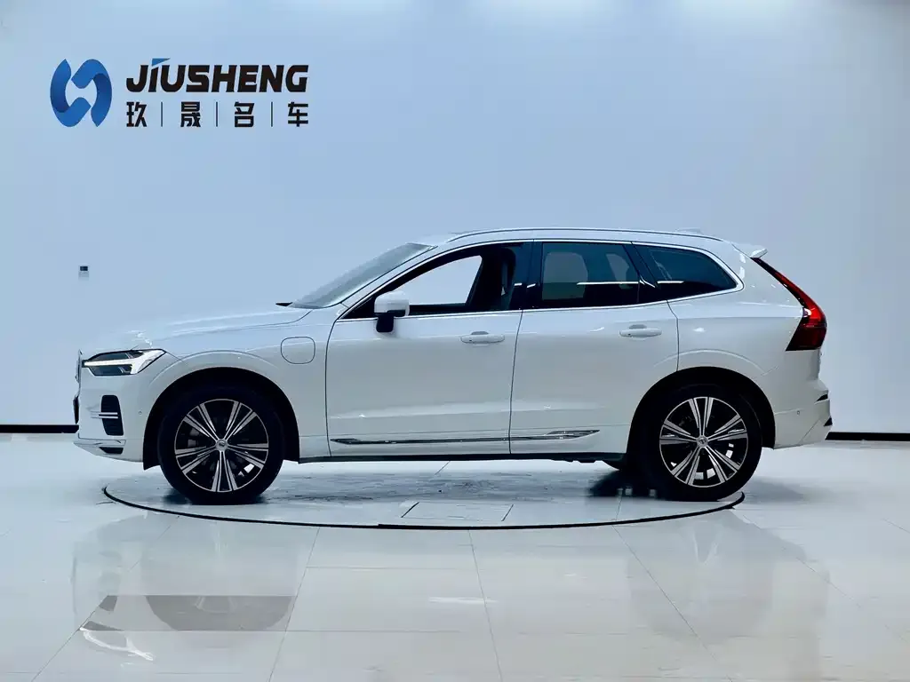 Volvo XC60 PHEV — фото 4