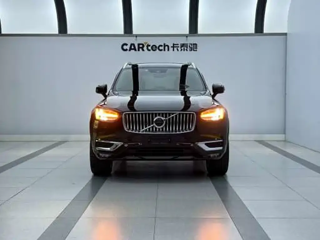 Volvo XC90 — фото 1