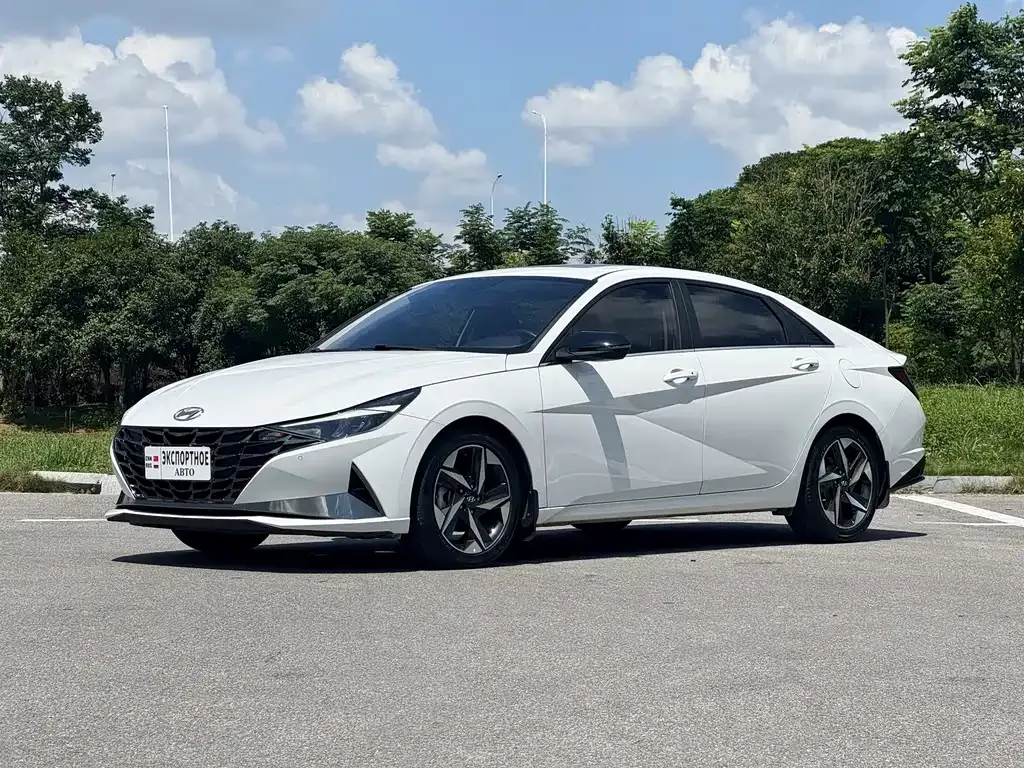 Hyundai Elantra — фото 1
