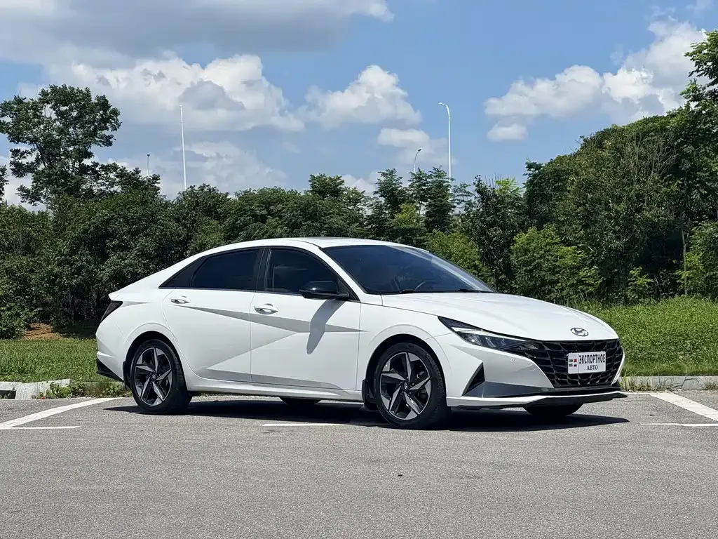 Hyundai Elantra — фото 8