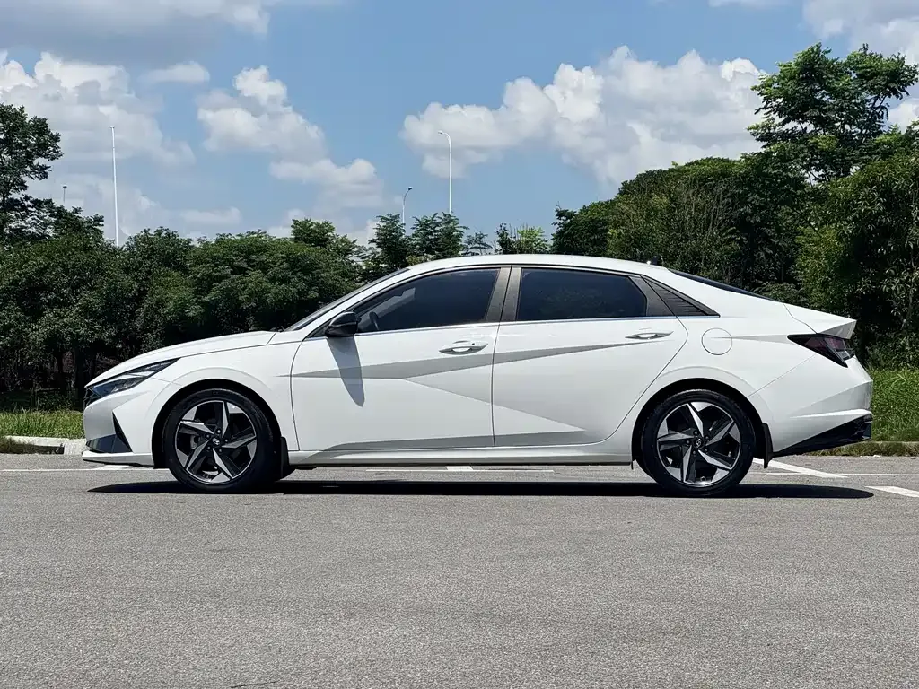 Hyundai Elantra — фото 3