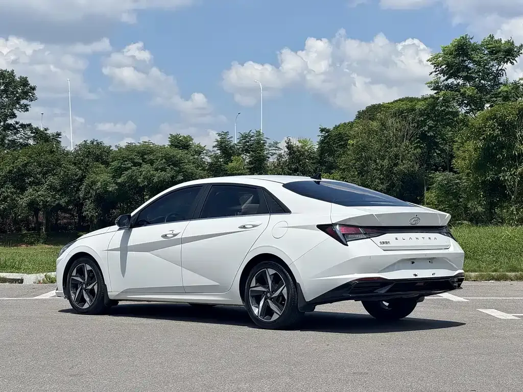 Hyundai Elantra — фото 4