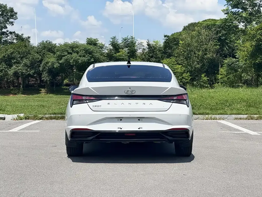 Hyundai Elantra — фото 7