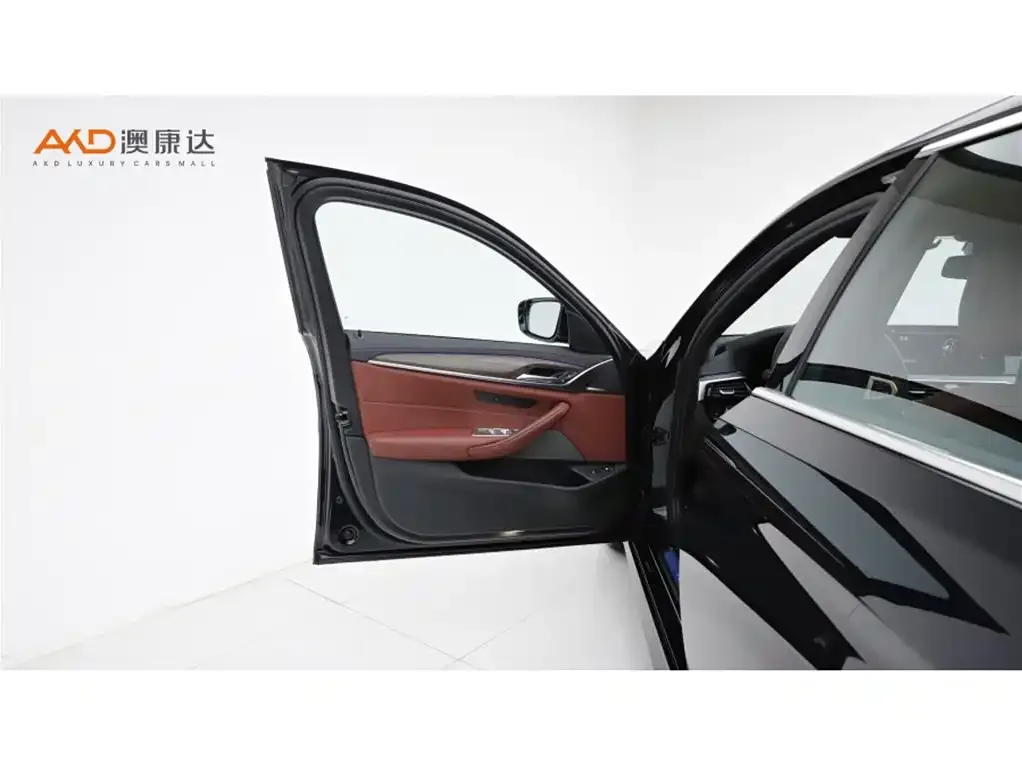 BMW 5 Series New Energy — фото 2