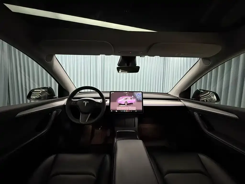 Tesla Model Y — фото 4