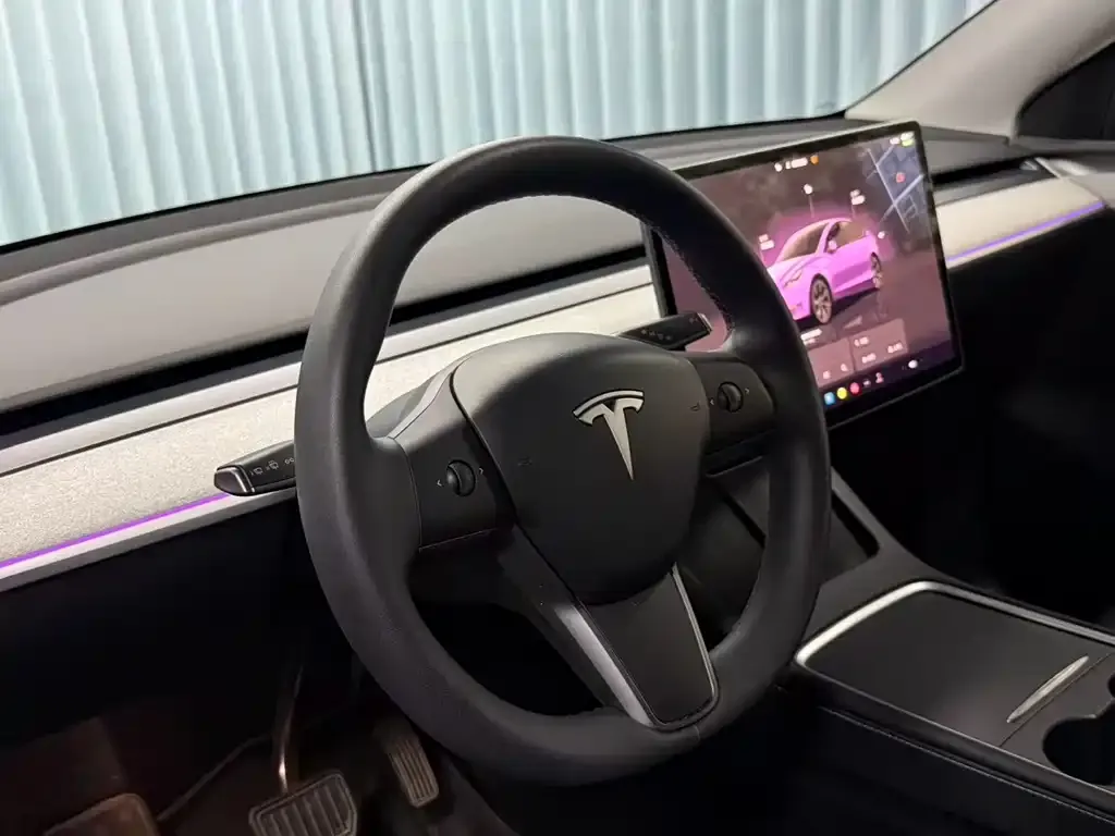 Tesla Model Y — фото 9