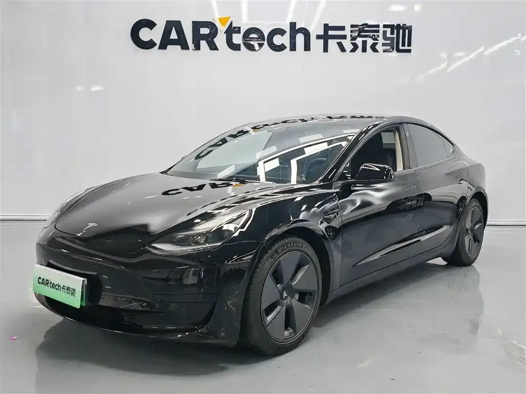 Tesla Model 3 — фото 1
