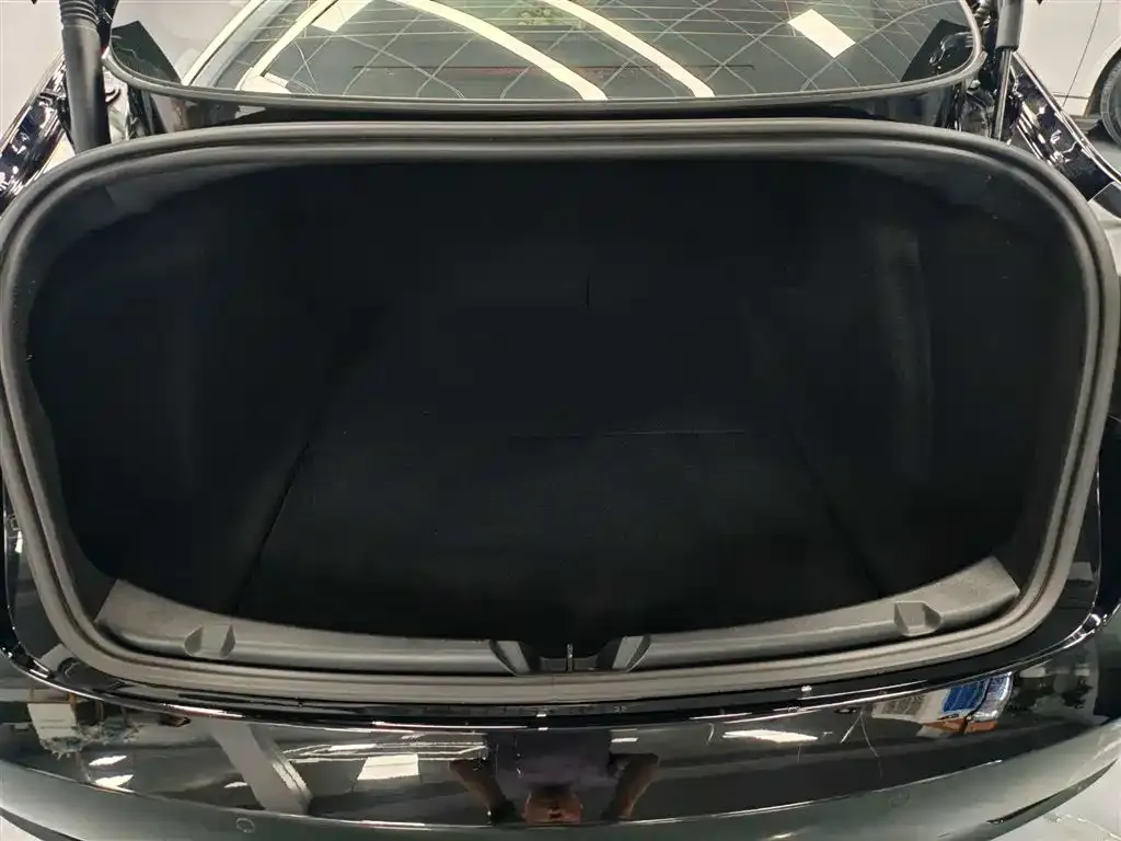 Tesla Model 3 — фото 4