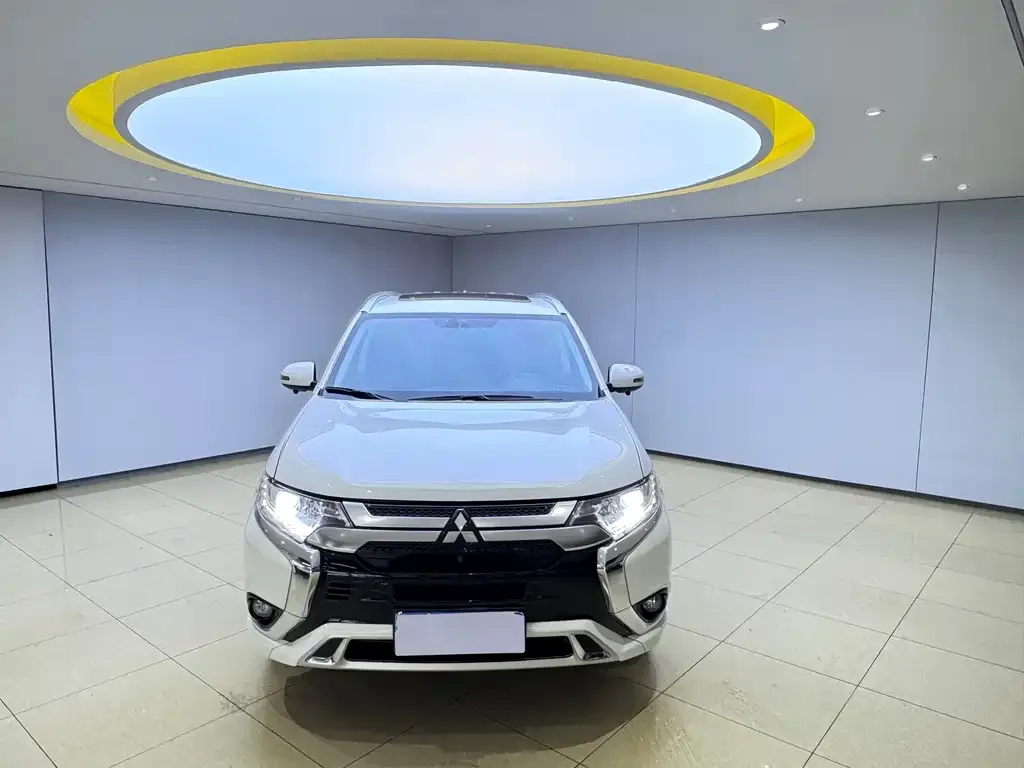 Mitsubishi Outlander — фото 4