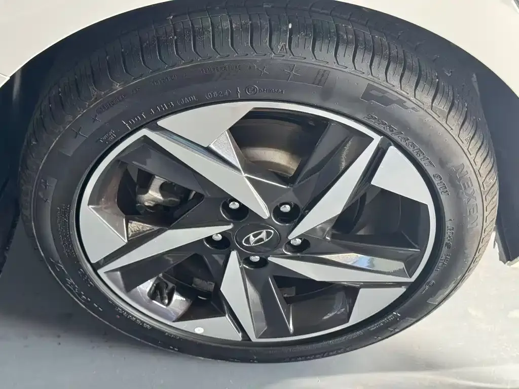 Hyundai Elantra — фото 3