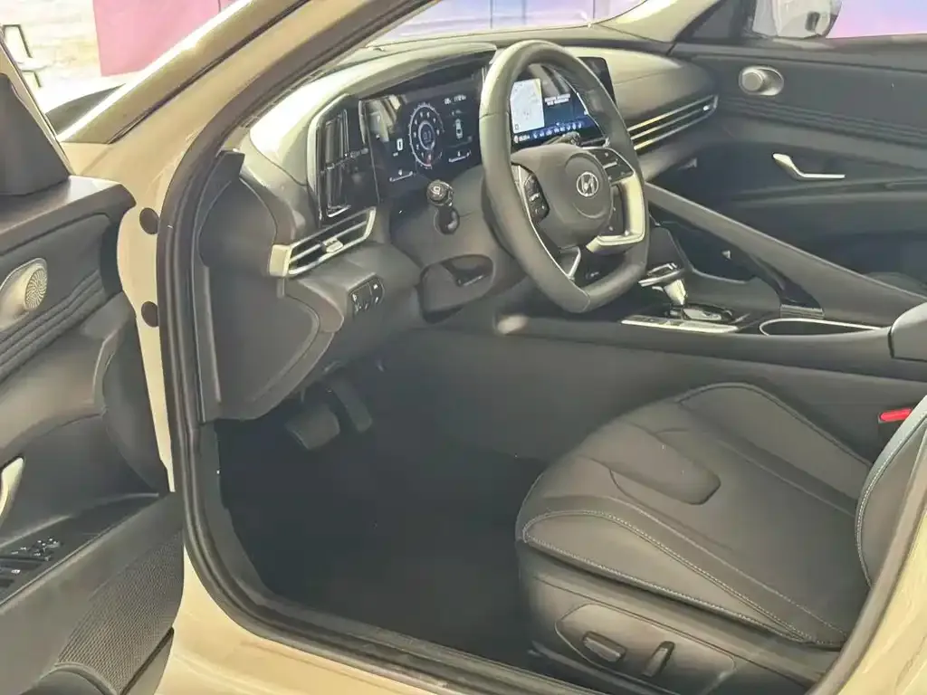 Hyundai Elantra — фото 4
