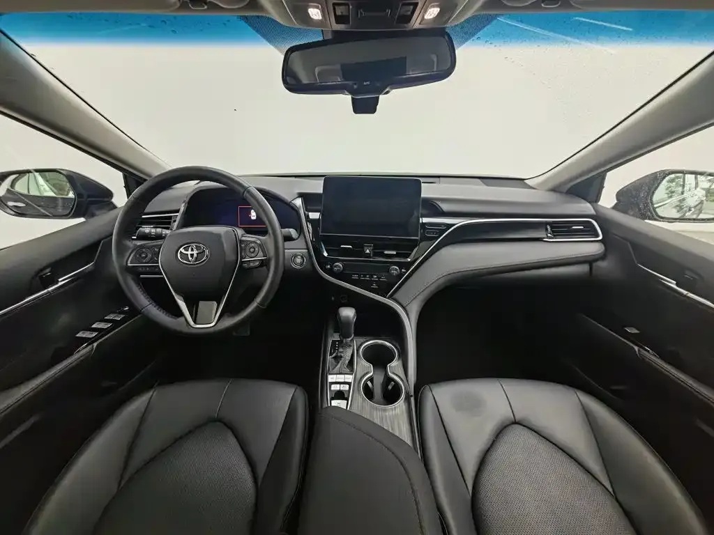 Toyota Camry — фото 3