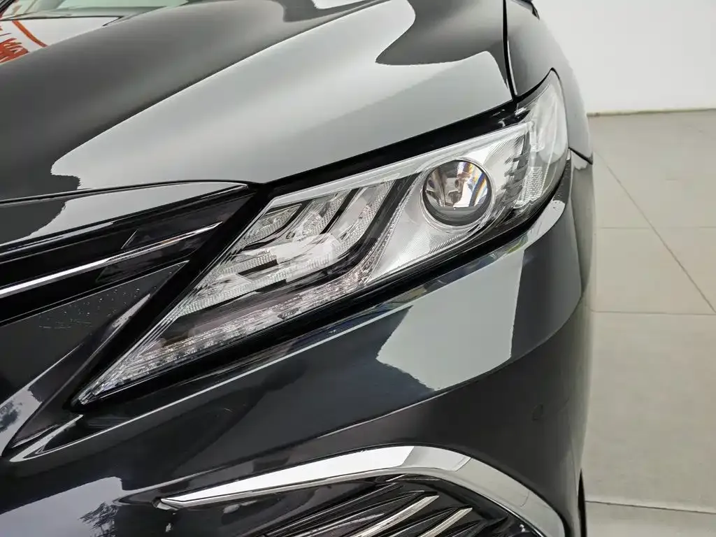 Toyota Camry — фото 6