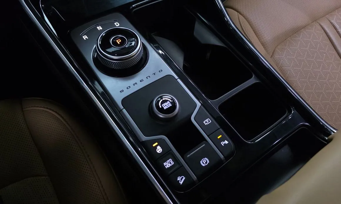 Kia Sorento — фото 7