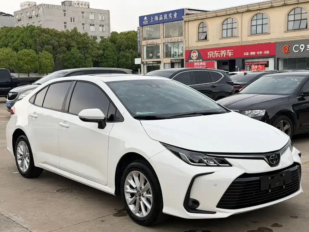 Toyota Corolla — фото 7