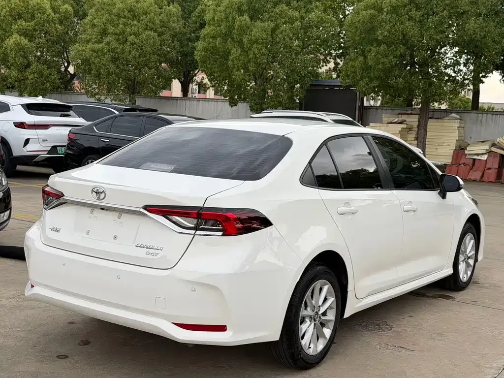Toyota Corolla — фото 10