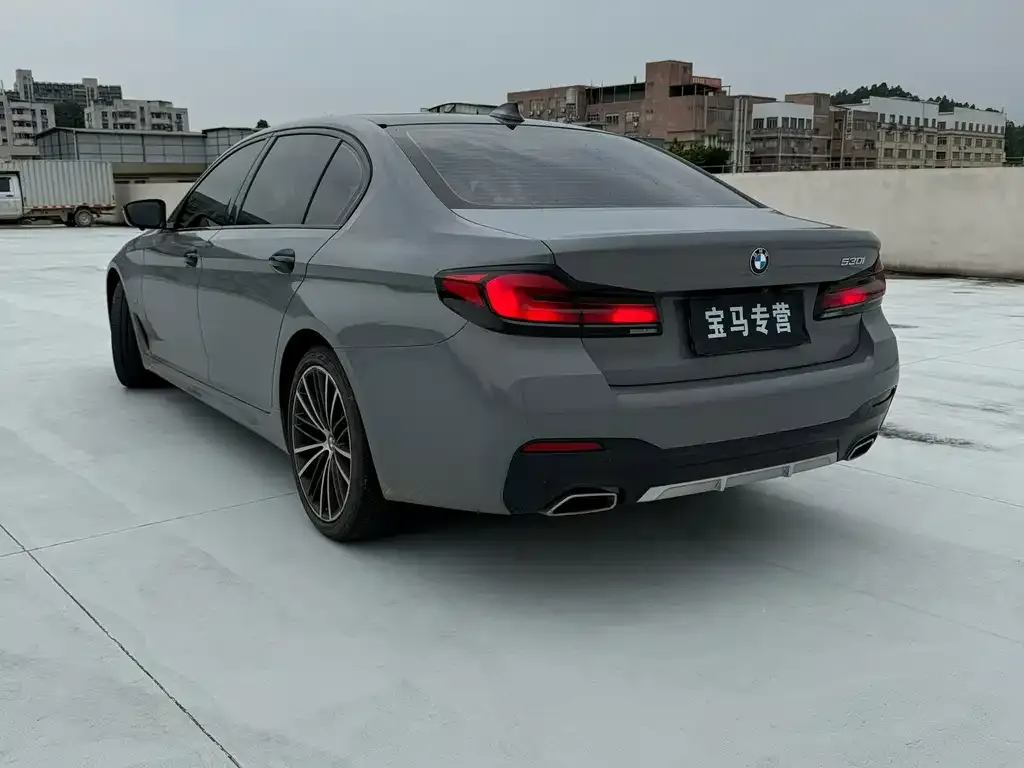 BMW 5 Series — фото 9