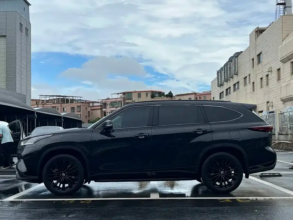 Toyota Highlander — фото 2