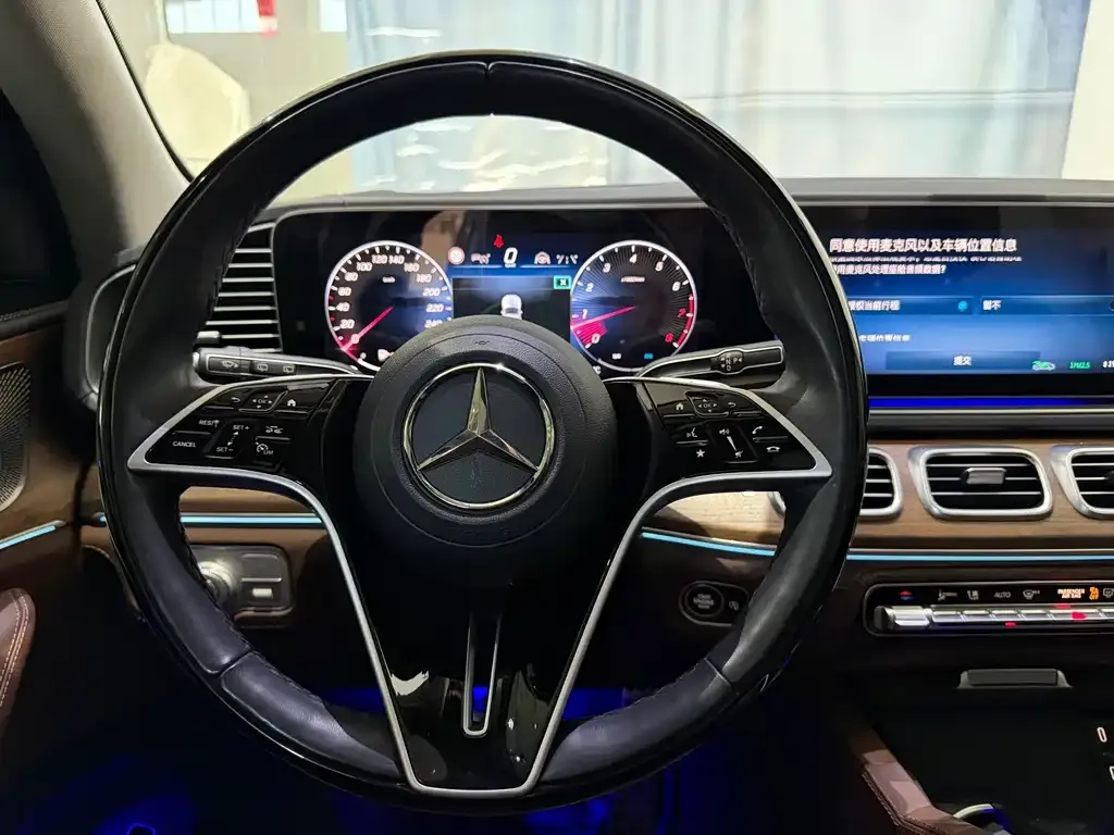 Mercedes-Benz GLS — фото 10