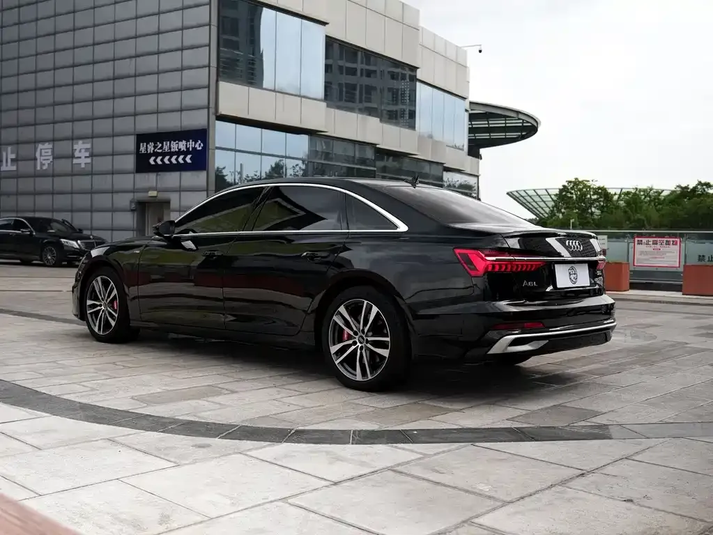 Audi A6L — фото 10