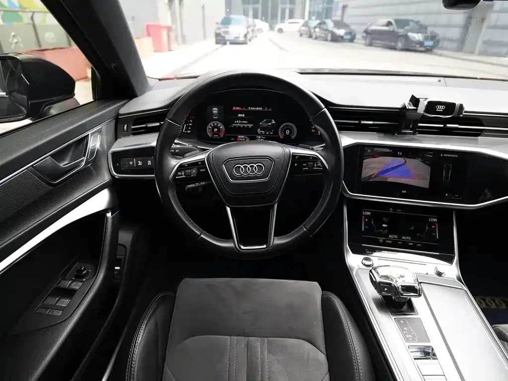 Audi A6L — фото 8