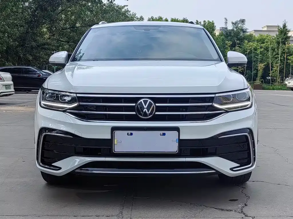 Volkswagen Tiguan L — фото 2