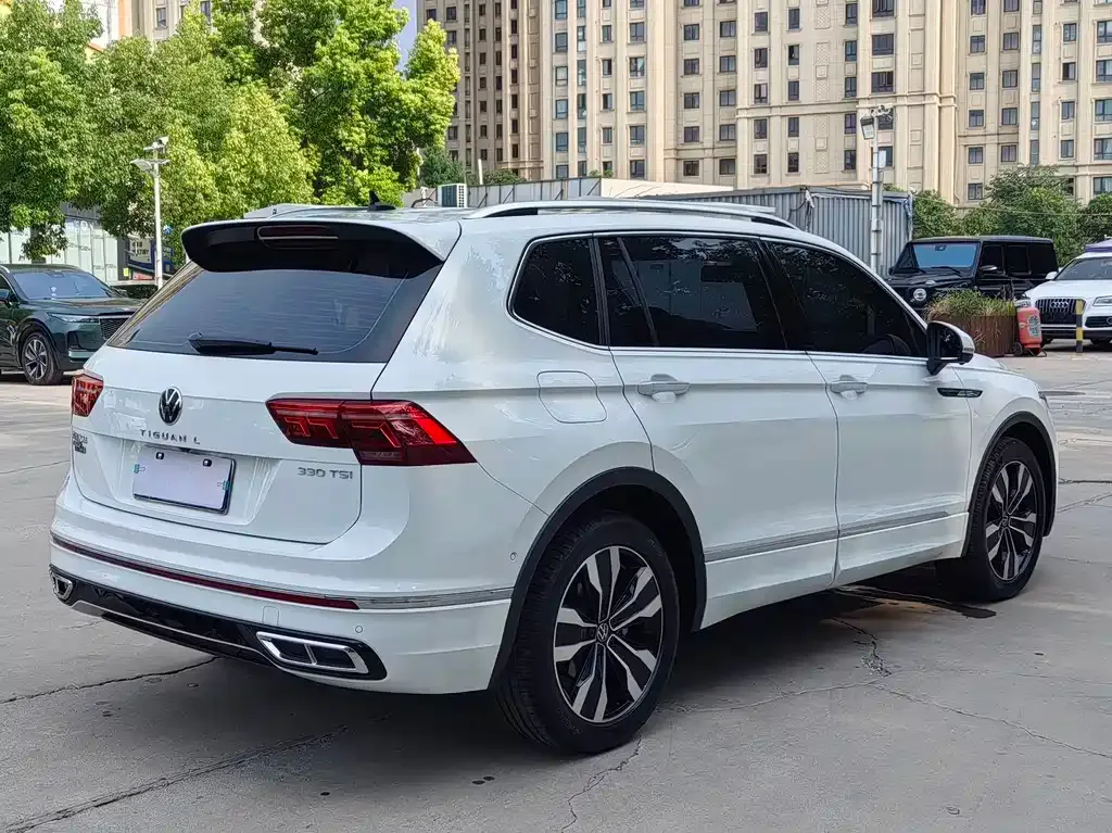 Volkswagen Tiguan L — фото 9