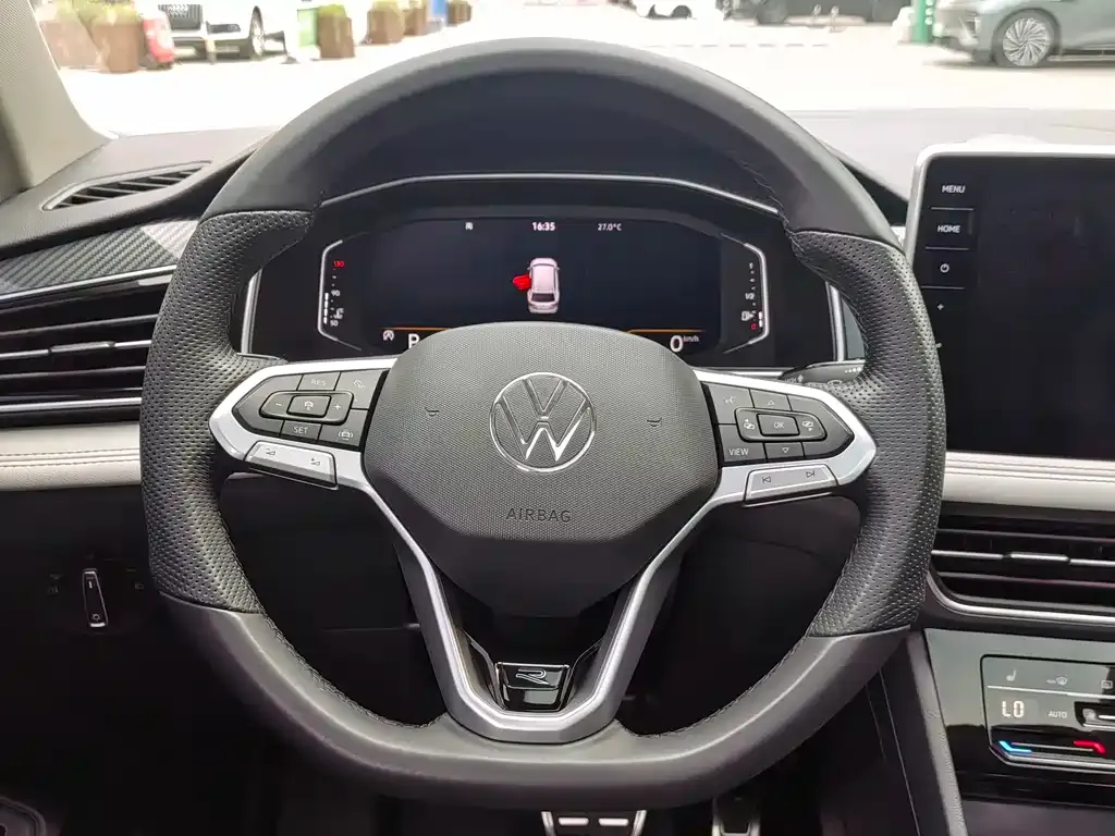 Volkswagen Tiguan L — фото 4
