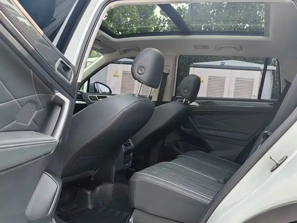 Volkswagen Tiguan L — фото 3