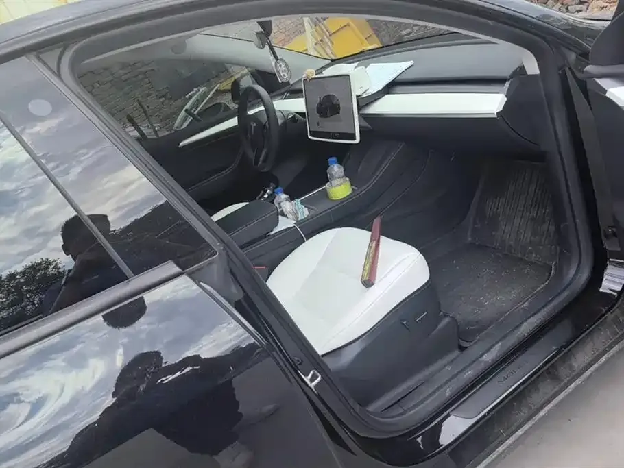 Tesla Model Y — фото 10