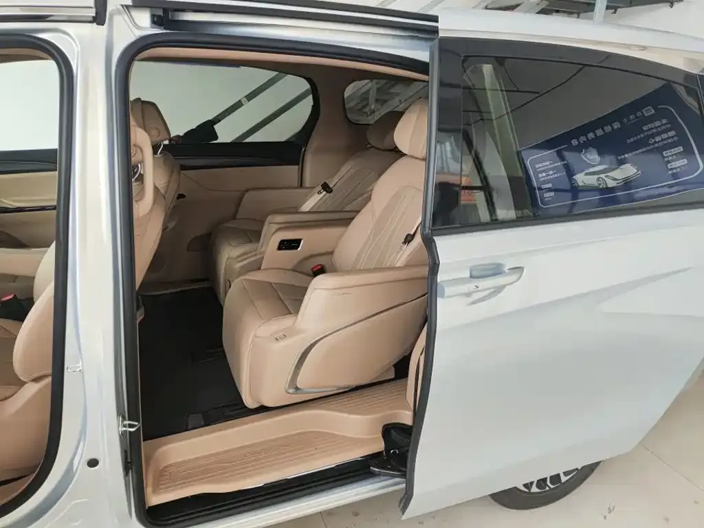 Buick GL8 Hybrid — фото 3