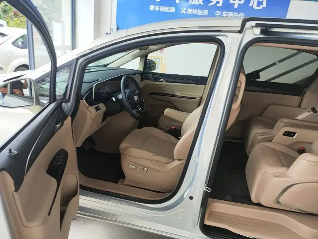 Buick GL8 Hybrid — фото 2
