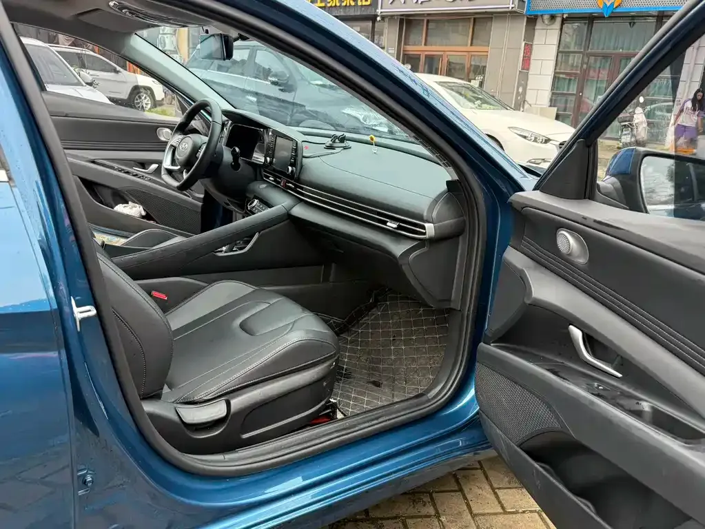 Hyundai Elantra — фото 4