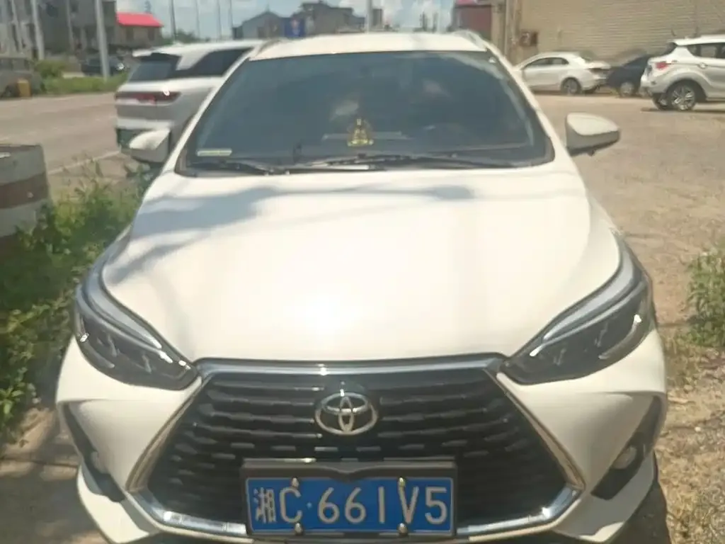 Toyota Yaris L — фото 4