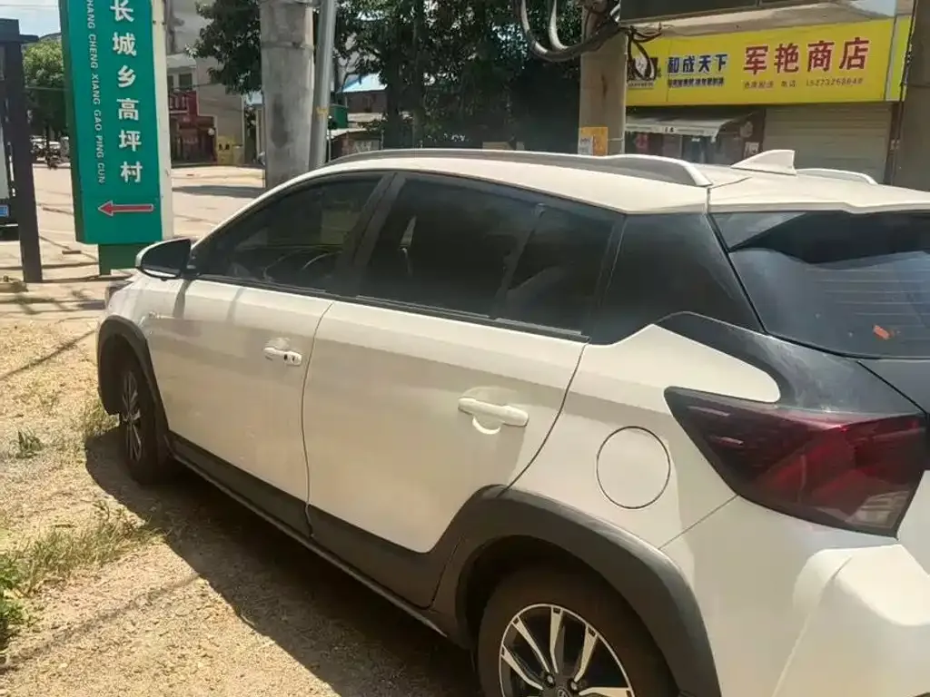 Toyota Yaris L — фото 10