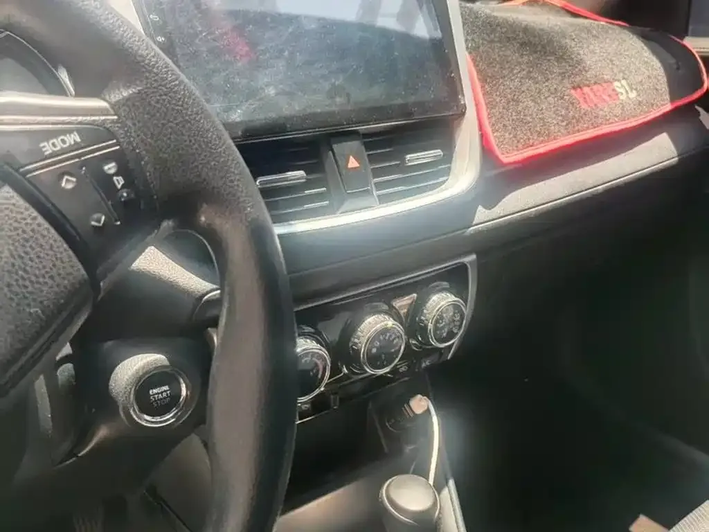Toyota Yaris L — фото 7